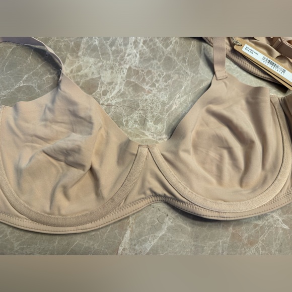 SKIMS FITS EVERYBODY
UNLINED DEMI BRA - Picture 7 of 10